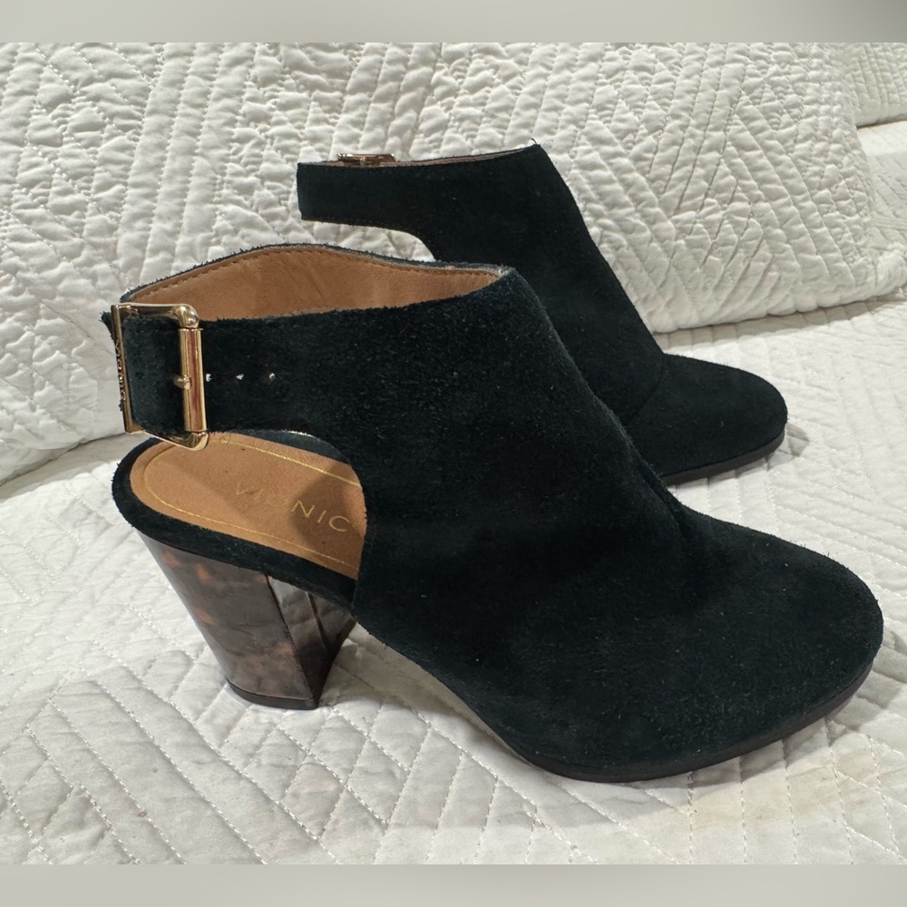 Vionic Black  Suede Ankle Strap Shoes size 8 WIDE
